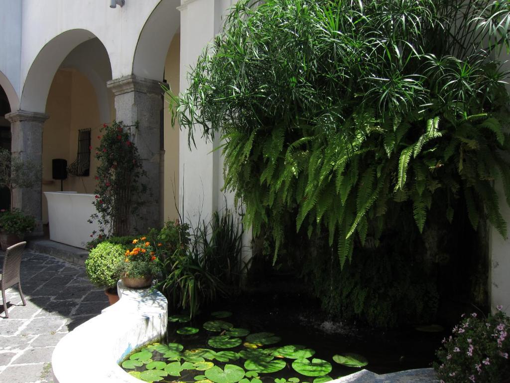 Albergue Ave Gratia Plena Salerno Exterior foto