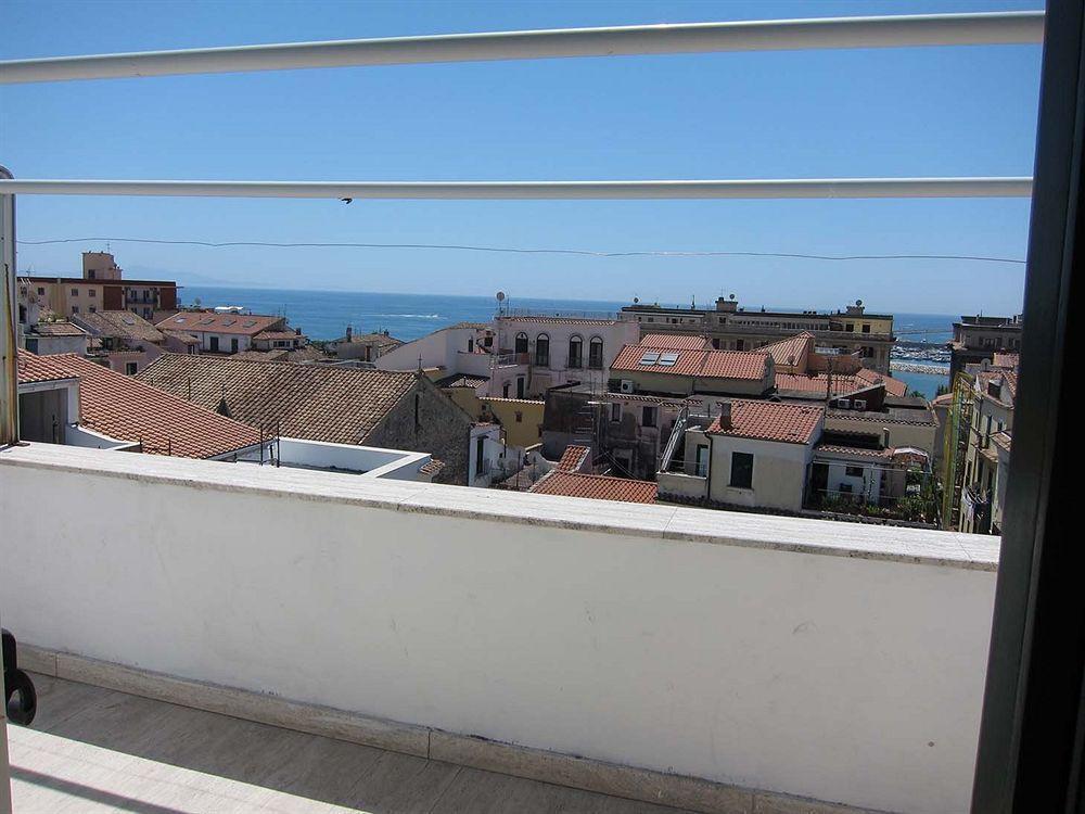Albergue Ave Gratia Plena Salerno Exterior foto